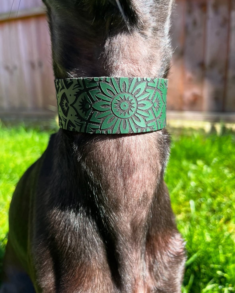 Load image into Gallery viewer, Leather Collar - Mandala
