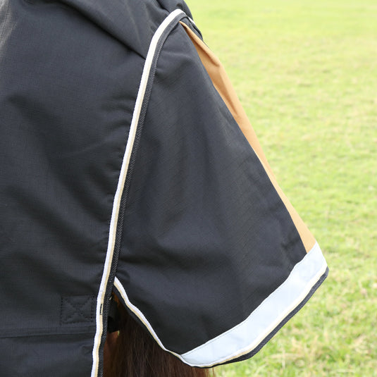 9763 - Shires Highlander Plus 200 Turnout Rug
