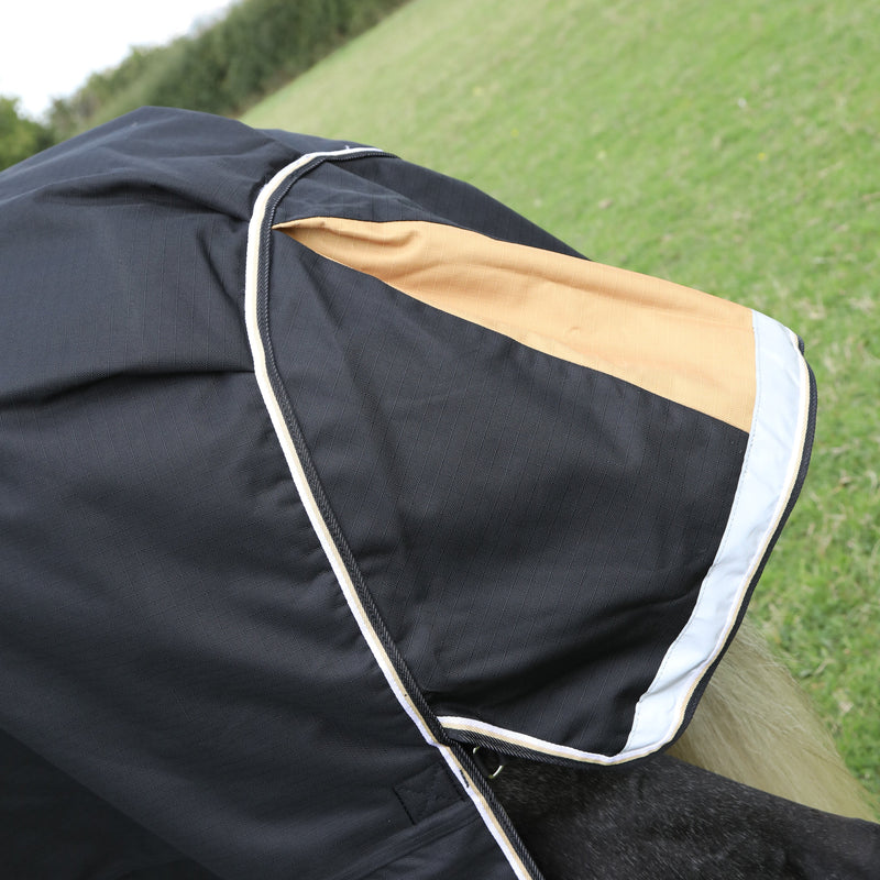Load image into Gallery viewer, 9766 - Shires Highlander Plus 200 Turnout Rug &amp; Neck Set
