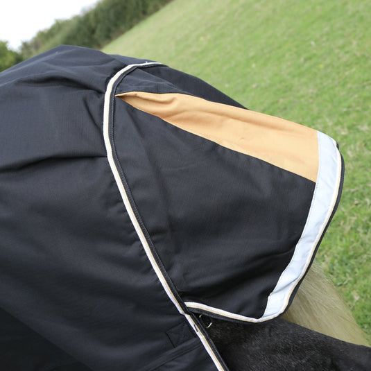 9766 - Shires Highlander Plus 200 Turnout Rug & Neck Set