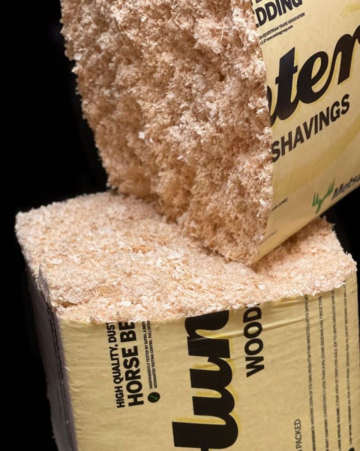 Load image into Gallery viewer, Hunter Woodshavings 25kg - Ashurst Equestrian &amp; Country

