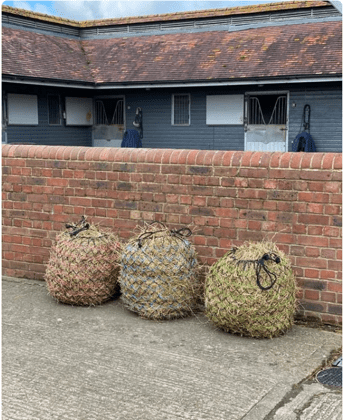 KM Elite Deluxe Two-Colour Haynet - 40" - Ashurst Equestrian & Country