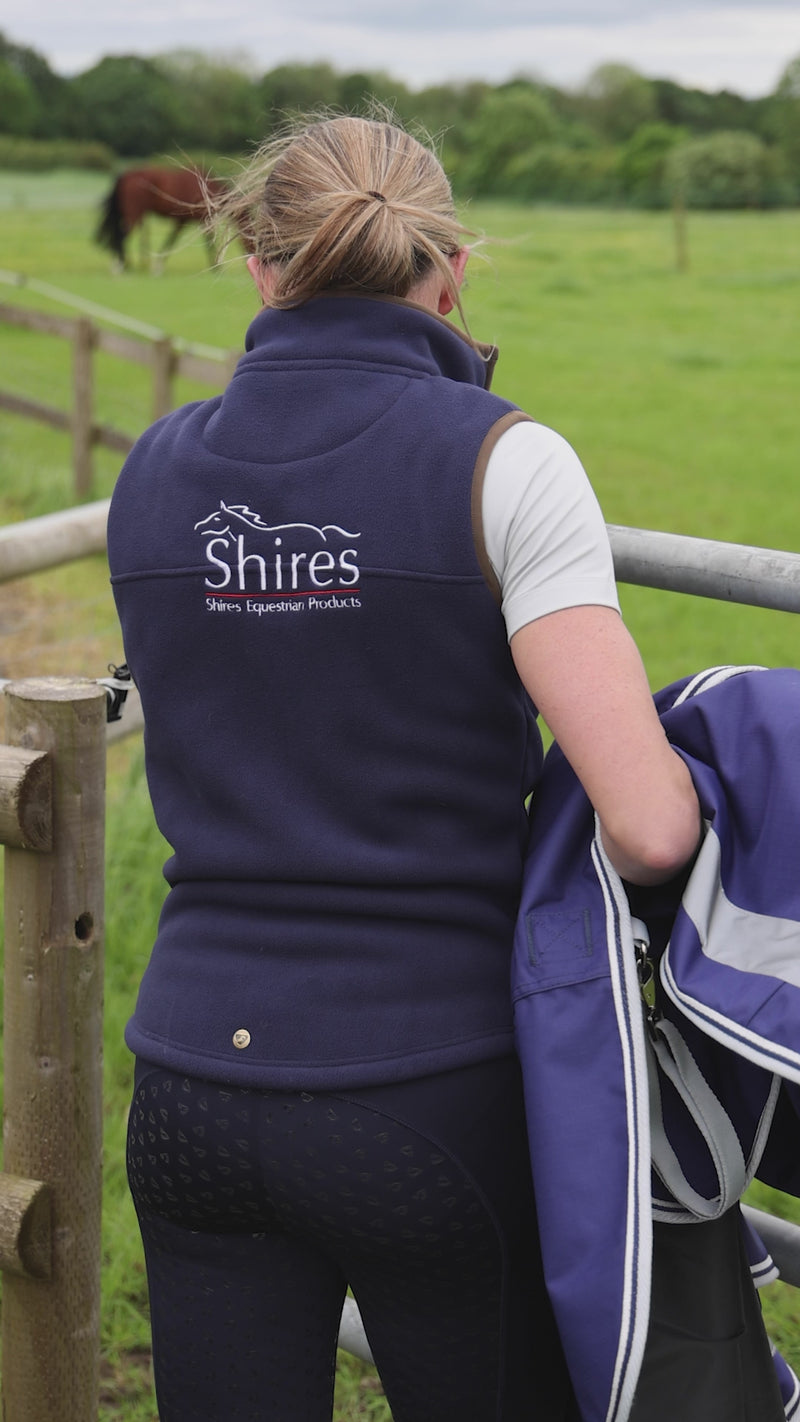 Load and play video in Gallery viewer, 9350 - Shires Highlander Original Lite Turnout Rug
